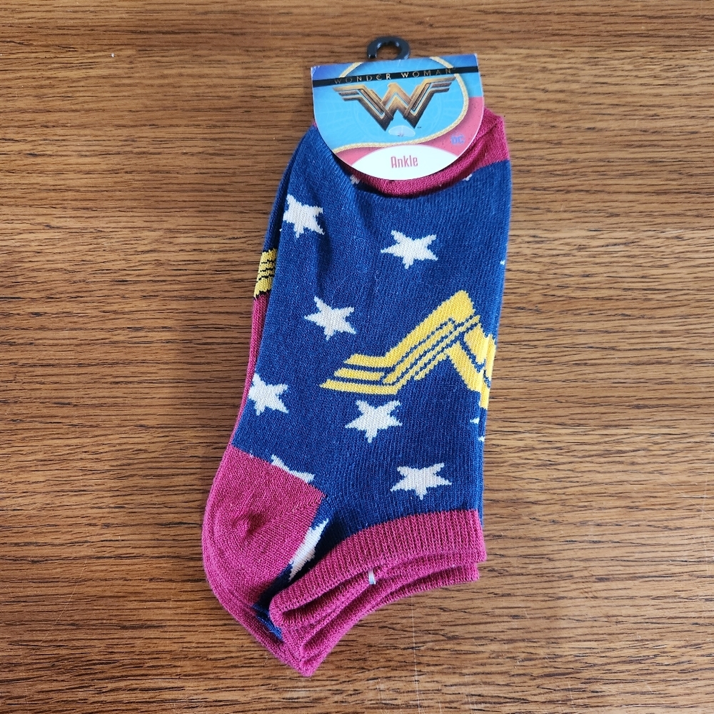🟣 NWT Women's Wonder Woman Ankle Sock Set of 2 OSFM
